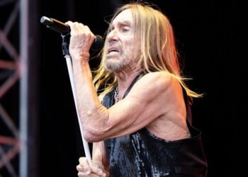 he’s-a-punk-rocker,-yes-he-is:-iggy-pop-performs-﻿superman﻿-song-live-for-first-time