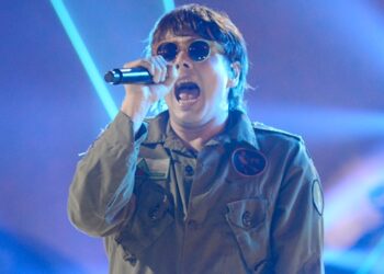 my-chemical-romance-debuts-new-song-‘the-war-beneath-the-rain’-at-la-concert