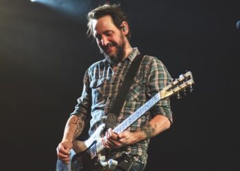 hear-band-of-horses’-ben-bridwell-cover-kendrick-&-sza-hit-‘luther’-with-iron-&-wine