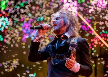 the-flaming-lips-&-modest-mouse-honor-ozzy-osbourne-with-‘war-pigs’-cover