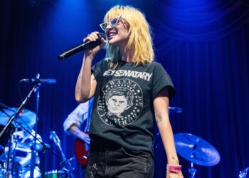 hayley-williams-&-david-byrne-collaborating-on-new-song-for-netflix’s-﻿’the-twits﻿’-film