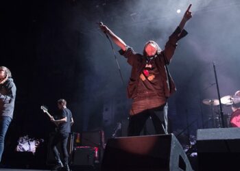 they-gave-it-a-shot:-my-chemical-romance-covers-bon-jovi-at-metlife-stadium-show