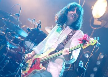 paz-lenchantin-reunites-with-ex-apc-bandmates-on-debut-solo-album,-﻿triste