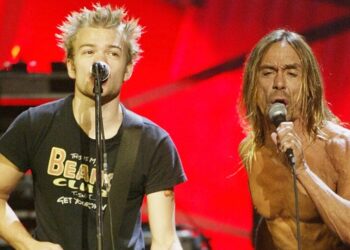 sum-41’s-deryck-whibley-reunites-with-beloved-guitar-played-with-iggy-pop