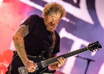 qotsa,-soundgarden,-alice’s-william-duvall-&-more-pay-tribute-to-late-mastodon-guitarist-brent-hinds