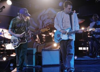 watch-royel-otis-perform-‘murder-on-the-dancefloor’-with-sophie-ellis-bextor