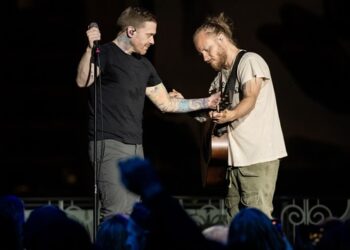shinedown’s-brent-smith-&-zach-myers-performing-at-benefit-concert