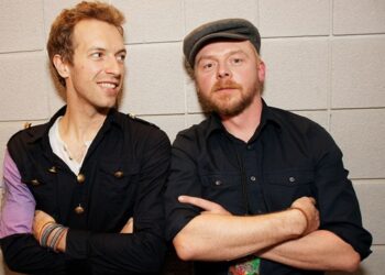 a-sky-full-of-star(trek):-coldplay-joined-by-simon-pegg-at-london-concert