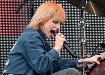 hear-hayley-williams-sing-with-david-byrne-on-new-song-‘what-is-the-reason-for-it?’