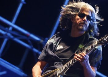 tool’s-adam-jones-&-danny-carey-rock-instrumental-jam-during-alvarez-vs.-crawford-fight