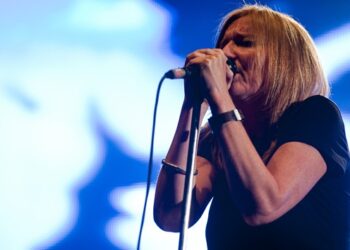 watch-portishead’s-‘roads’-performance-for-palestine-benefit-concert