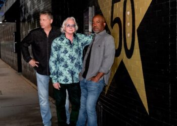 members-of-rem.,-the-black-crowes,-hootie-&-the-blowfish-form-supergroup-howl-owl-howl