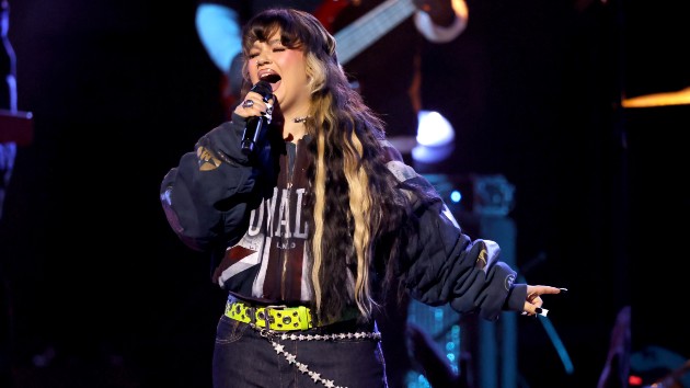 lola-young-is-‘doing-okay’-after-collapsing-onstage-at-all-things-go-festival