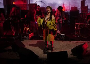 following-collapse-and-cancellations,-lola-young-is-‘going-away-for-a-while’