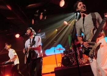 ajr-plans-to-wrap-tour-with-a-‘bang!’-at-la’s-hollywood-bowl