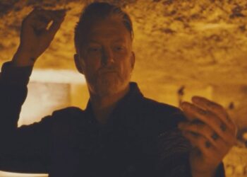 queens-of-the-stone-age-debut-new-song-at-us-catacombs-tour-kickoff-show