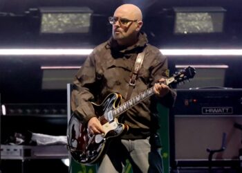 guitarist-bonehead-to-miss-oasis-shows-while-being-treated-for-prostate-cancer