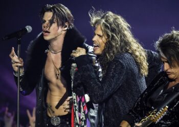 yungblud-responds-to-critics-of-vma-ozzy-osbourne-tribute-performance