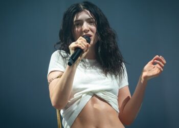 lorde-won’t-make-you-wait-four-years-again-for-next-album