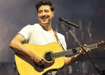watch-mumford-&-sons-cover-gracie-abrams’-‘i-love-you,-i’m-sorry’