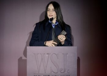 billie-eilish-calls-out-billionaires-while-accepting-award:-‘give-your-money-away’