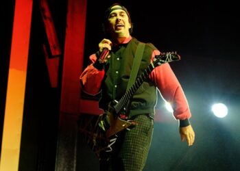 so-far,-so-good:-pierce-the-veil-earns-second-#1-single-on-‘billboard’-alternative-airplay