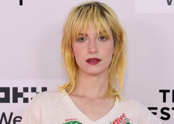 hayley-williams-sets-new-dates-for-debut-solo-tour