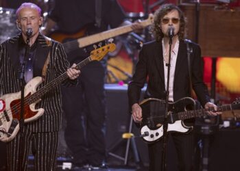 rock-&-roll-hall-of-fame-2025:-flea,-the-killers,-beck-perform