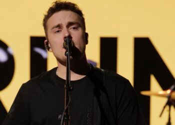 sam-fender-donates-mercury-prize-winnings-to-uk-grassroots-venues