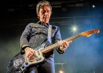 johnny-marr-announces-new-signature-guitar-with-fender