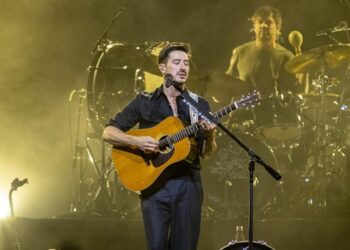 mumford-&-sons-honored-with-plus1-impact-leader-award