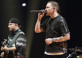 members-of-shinedown,-halestorm-&-collective-soul-playing-tribute-concert-to-late-philly-dj