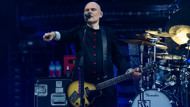 watch-billy-corgan-guess-songs-on-’track-star’