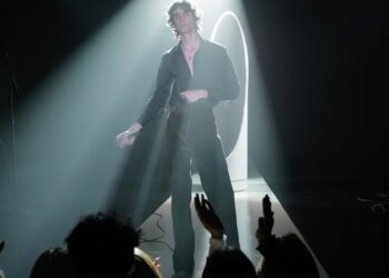 a-little-bit-alt,-a-little-bit-pop:-sombr-looks-up-to-hozier,-billie-eilish-&-the-1975