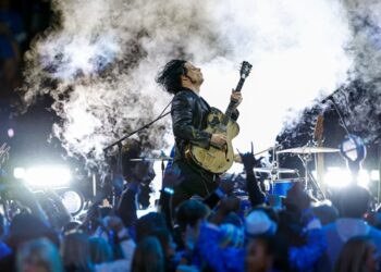 watch-jack-white’s-thanksgiving-detroit-lions-halftime-performance