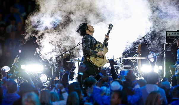 watch-jack-white’s-thanksgiving-detroit-lions-halftime-performance