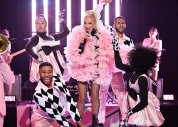 gwen-stefani-wants-to-take-fans-‘back-in-time’-with-no-doubt-sphere-shows