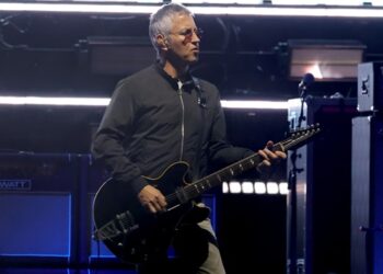 what’s-next-for-oasis?-‘noel-has-said,-“no-rest-for-the-immensely-talented,”‘-says-gem-archer