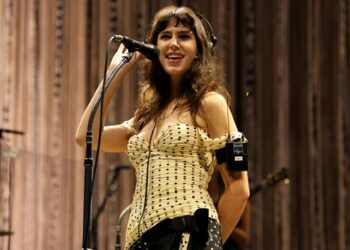 clairo-named-one-of-‘﻿vogue”s-55-best-dressed-people-of-2025