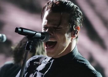 listen-to-acoustic-version-of-yungblud’s-‘zombie’