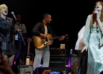 hayley-williams,-florence-welch-among-guests-at-jack-antonoff’s-2025-ally-coalition-benefit-concert