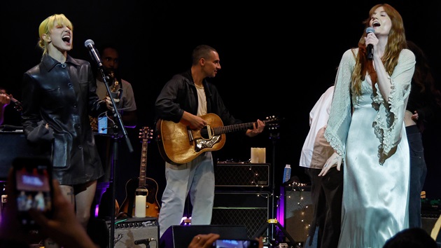 hayley-williams,-florence-welch-among-guests-at-jack-antonoff’s-2025-ally-coalition-benefit-concert