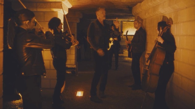 queens-of-the-stone-age’s-‘alive-in-the-catacombs’-concert-film-now-on-youtube