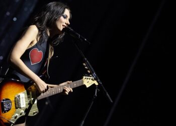 ellie-rowsell-looks-back-at-10-years-of-wolf-alice:-‘we’re-always-just-trying-to-challenge-ourselves’