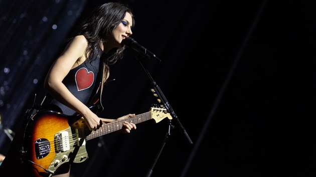 ellie-rowsell-looks-back-at-10-years-of-wolf-alice:-‘we’re-always-just-trying-to-challenge-ourselves’