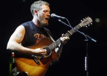 matt-maeson-earns-third-#1-hit-on-﻿’billboard﻿’-alternative-airplay-chart-with-‘downstairs’