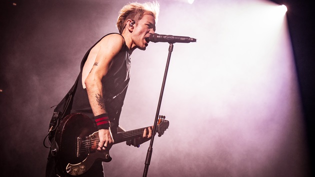 sum-41’s-deryck-whibley-feels-inspired-to-‘play-and-write-songs-more-lately’-with-new-guitars