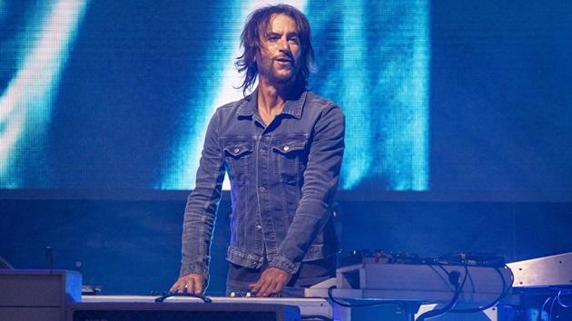 members-of-foo-fighters,-social-d,-alkaline-trio-&-more-contribute-to-‘we-are-la!’-charity-single