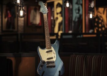 kurt-cobain’s-guitar-from-nirvana’s-‘teen-spirit’-video-going-back-to-auction