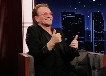 bono-sends-bagpiper-to-wish-dolly-parton-a-happy-80th-birthday